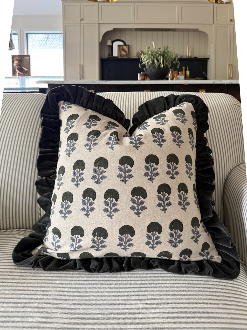 Ira cushion cover